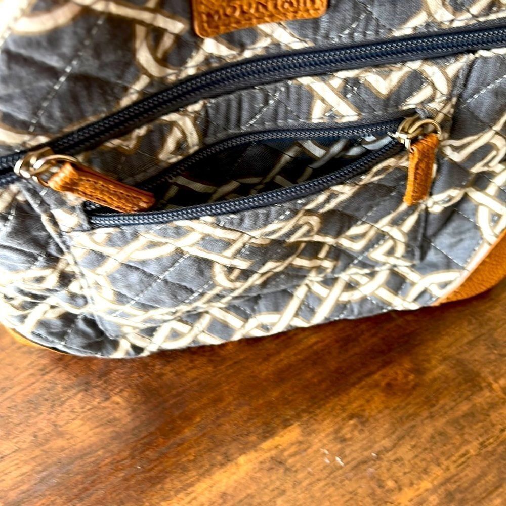 Stone Mountain Gray and White Cloth Crossbody Purse - Picture 6 of 7